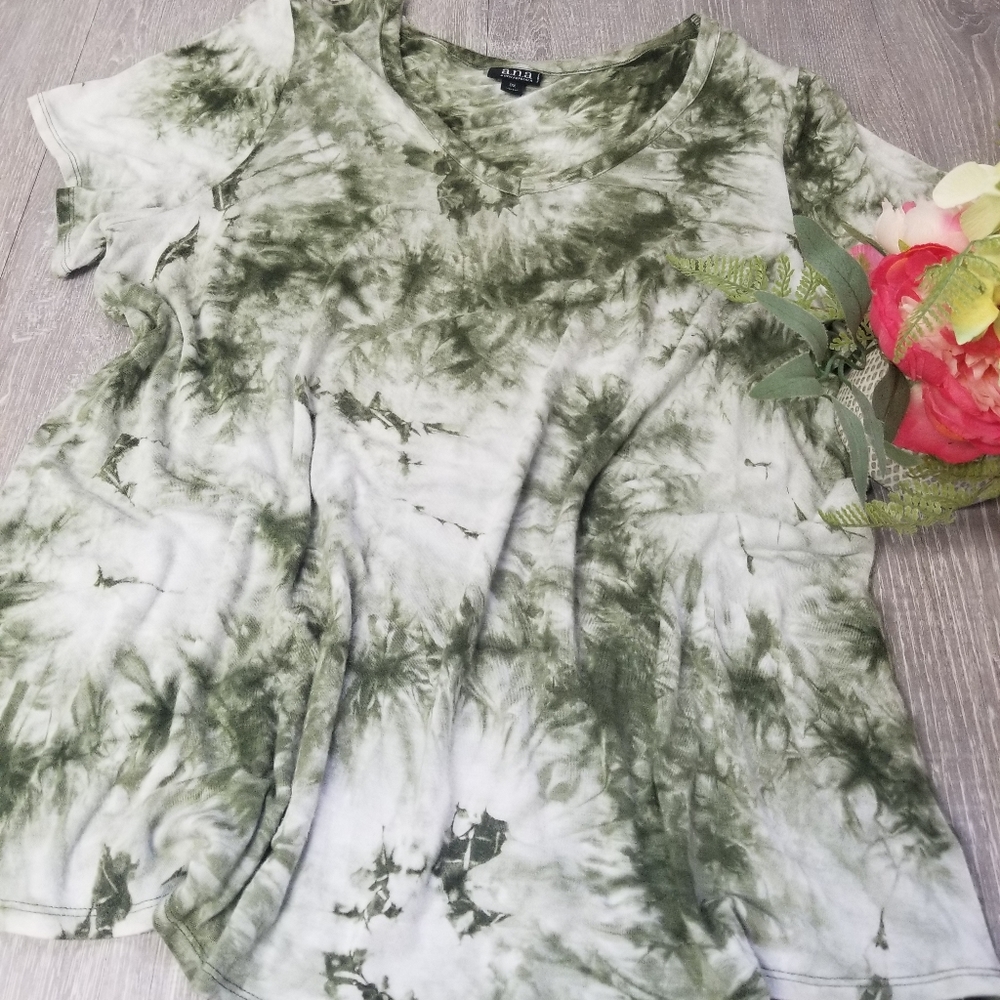Tie dye Vneck tshirt - Picture 7 of 7